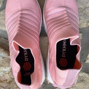 **Light Pink Steel-Toed Slip-On Sneakers - Comfy & Stylish!**